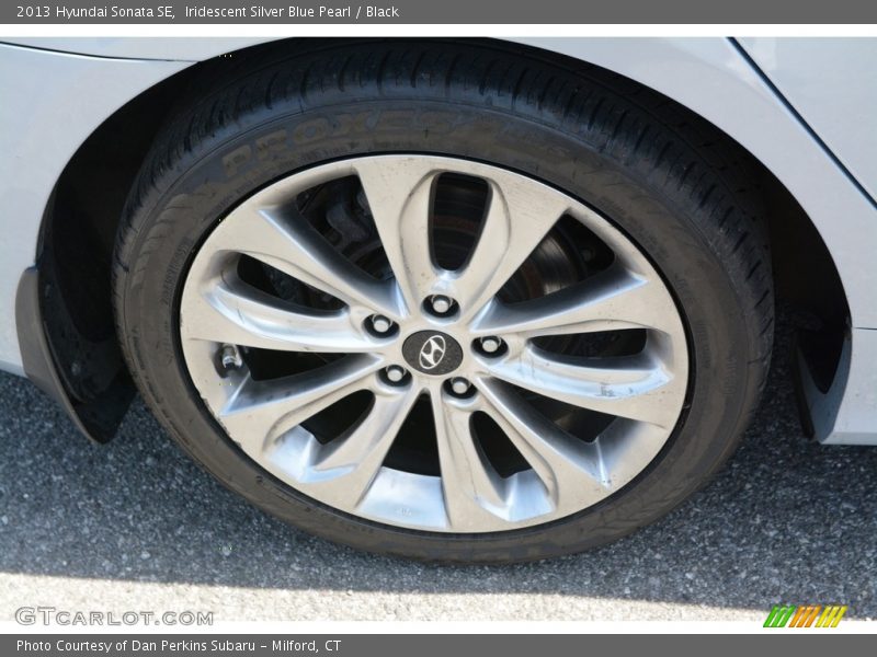 Iridescent Silver Blue Pearl / Black 2013 Hyundai Sonata SE