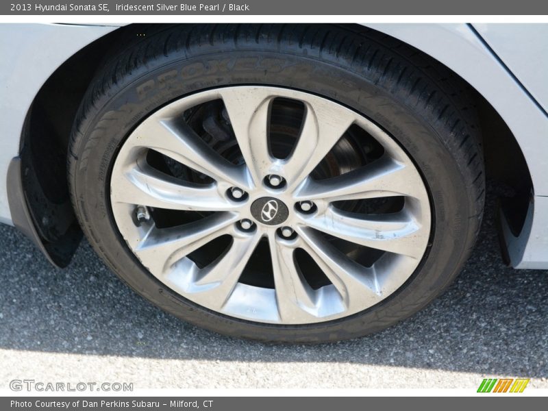 Iridescent Silver Blue Pearl / Black 2013 Hyundai Sonata SE