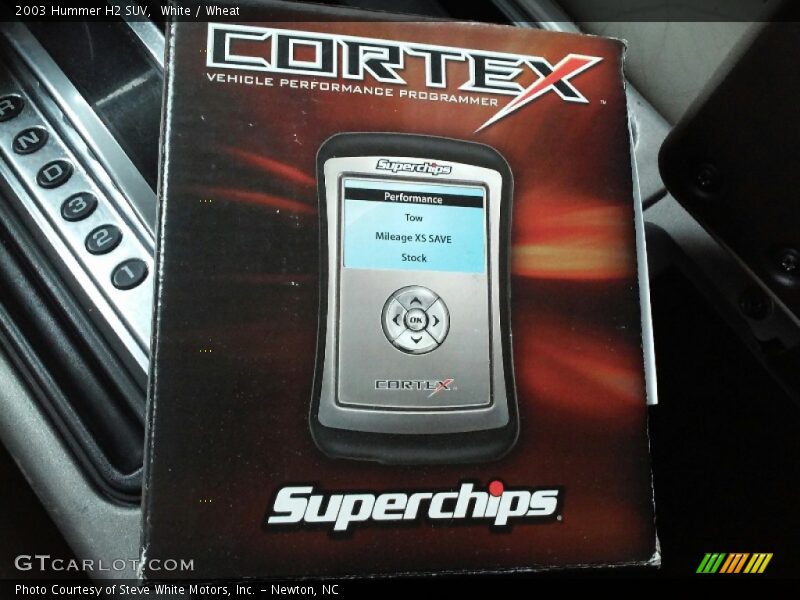 White / Wheat 2003 Hummer H2 SUV