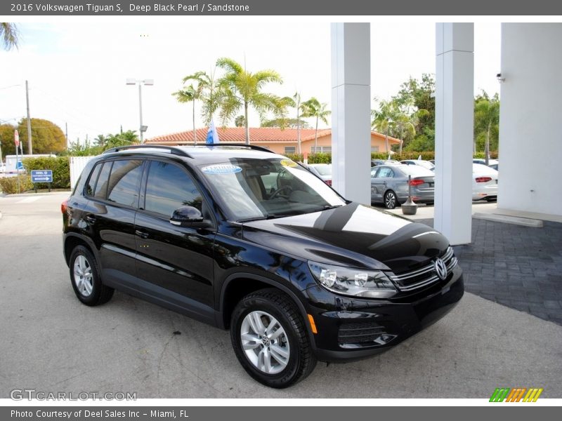 Deep Black Pearl / Sandstone 2016 Volkswagen Tiguan S