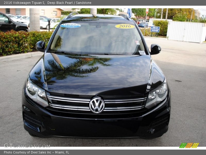 Deep Black Pearl / Sandstone 2016 Volkswagen Tiguan S
