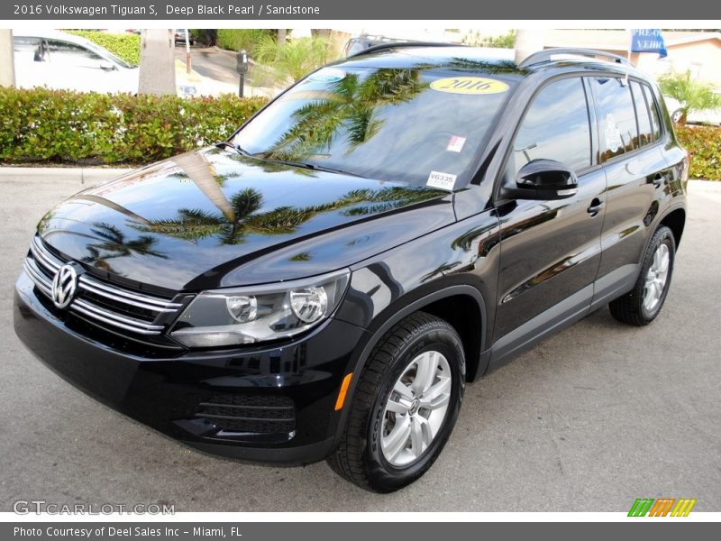 Deep Black Pearl / Sandstone 2016 Volkswagen Tiguan S