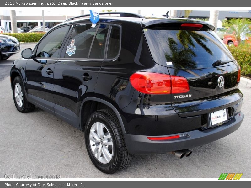 Deep Black Pearl / Sandstone 2016 Volkswagen Tiguan S