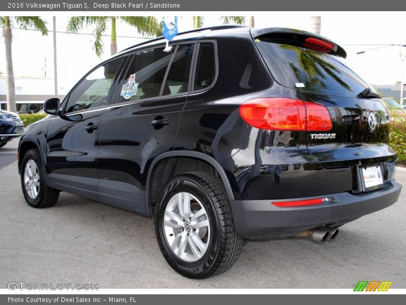 Deep Black Pearl / Sandstone 2016 Volkswagen Tiguan S