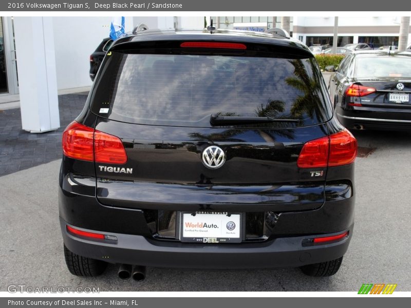 Deep Black Pearl / Sandstone 2016 Volkswagen Tiguan S