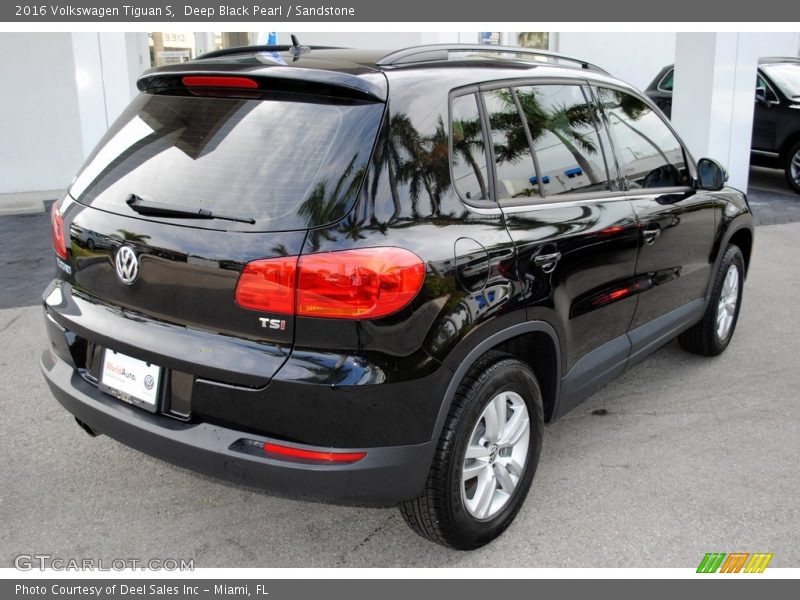 Deep Black Pearl / Sandstone 2016 Volkswagen Tiguan S