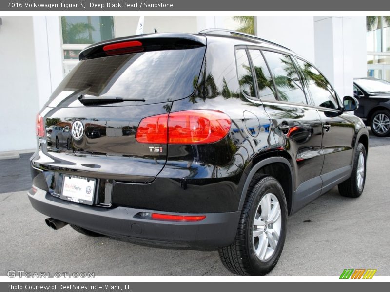 Deep Black Pearl / Sandstone 2016 Volkswagen Tiguan S