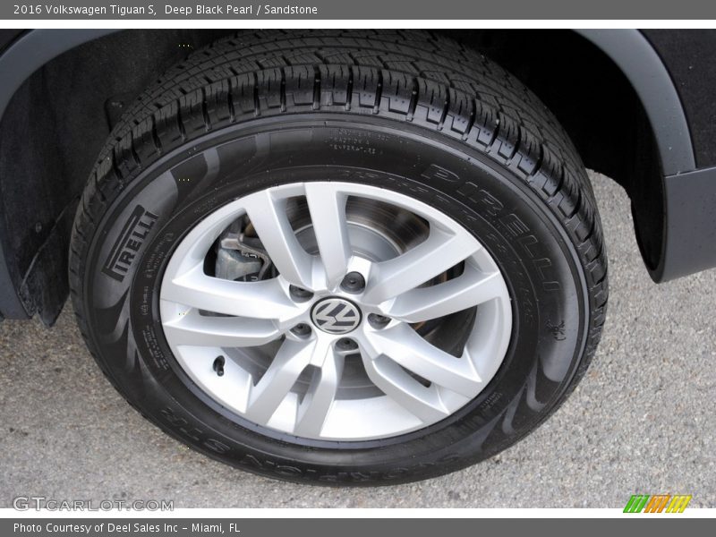 Deep Black Pearl / Sandstone 2016 Volkswagen Tiguan S