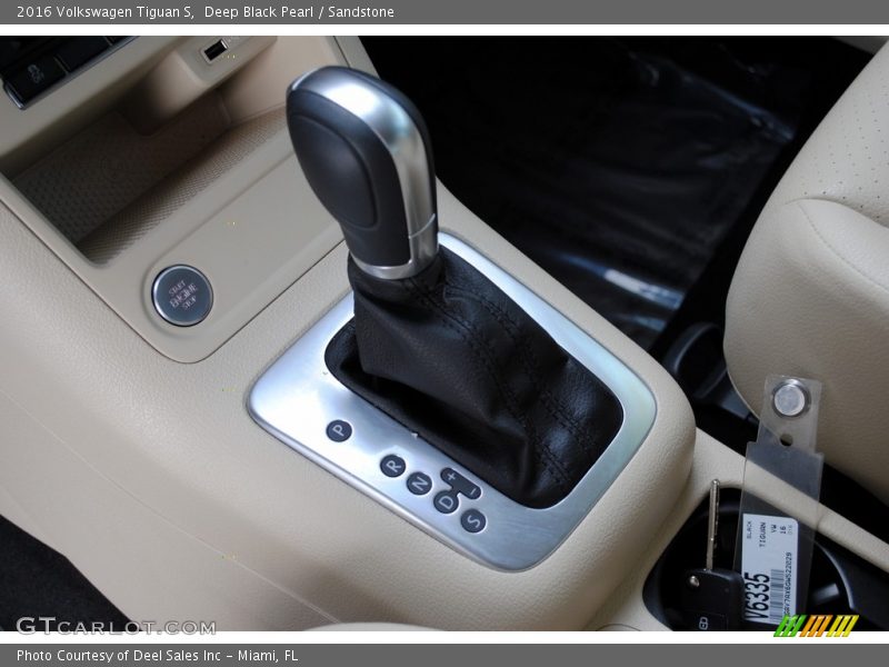 Deep Black Pearl / Sandstone 2016 Volkswagen Tiguan S