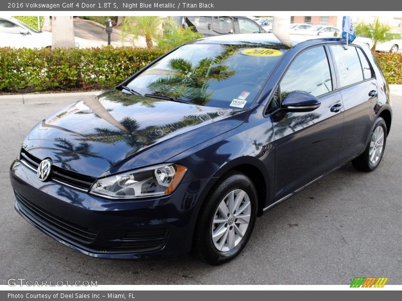 Front 3/4 View of 2016 Golf 4 Door 1.8T S