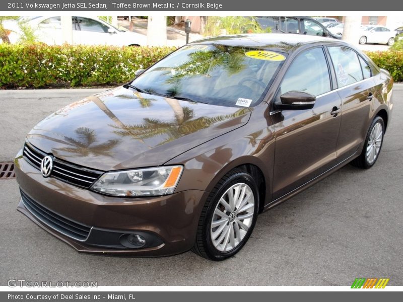 Toffee Brown Metallic / Cornsilk Beige 2011 Volkswagen Jetta SEL Sedan