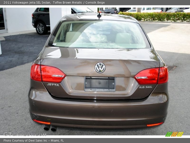 Toffee Brown Metallic / Cornsilk Beige 2011 Volkswagen Jetta SEL Sedan
