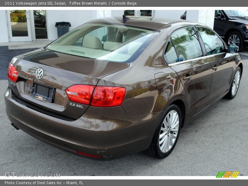 Toffee Brown Metallic / Cornsilk Beige 2011 Volkswagen Jetta SEL Sedan