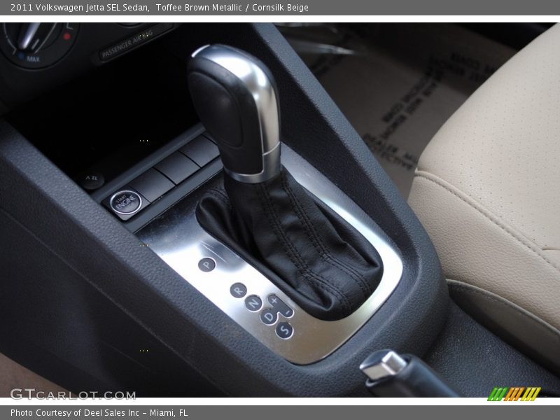 Toffee Brown Metallic / Cornsilk Beige 2011 Volkswagen Jetta SEL Sedan