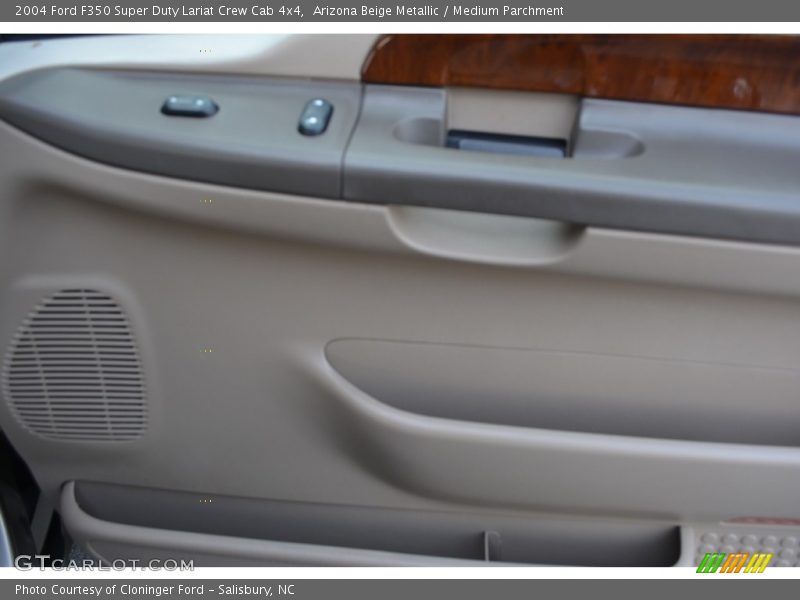 Arizona Beige Metallic / Medium Parchment 2004 Ford F350 Super Duty Lariat Crew Cab 4x4