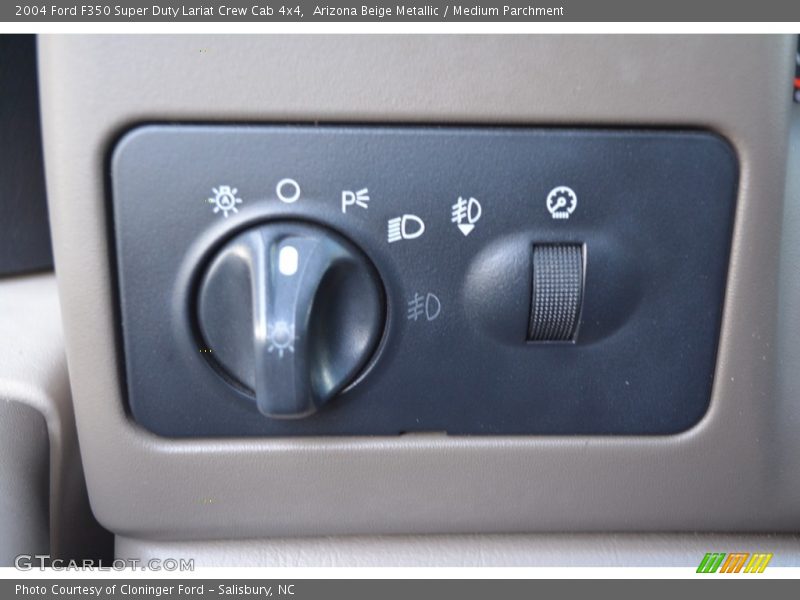 Arizona Beige Metallic / Medium Parchment 2004 Ford F350 Super Duty Lariat Crew Cab 4x4
