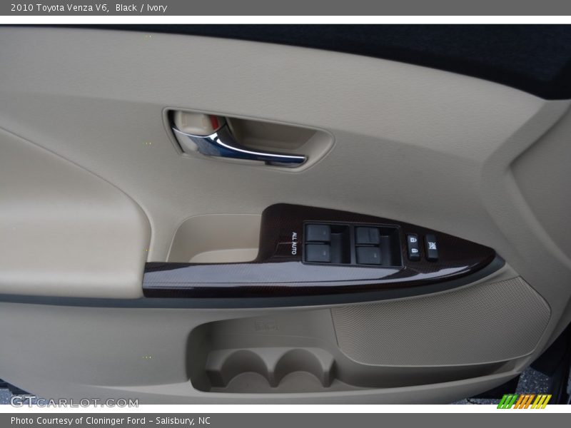 Black / Ivory 2010 Toyota Venza V6