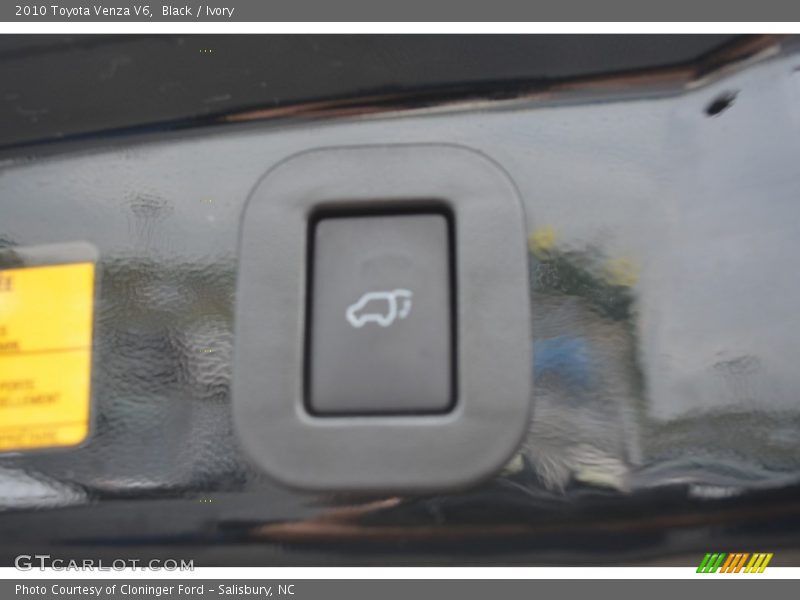 Black / Ivory 2010 Toyota Venza V6