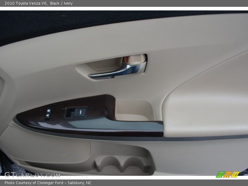 Black / Ivory 2010 Toyota Venza V6