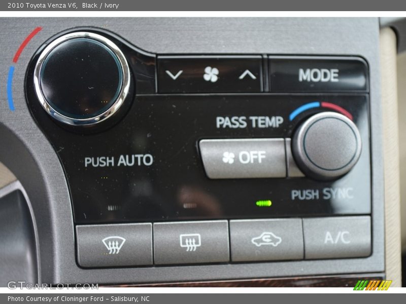 Black / Ivory 2010 Toyota Venza V6