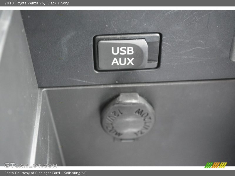 Black / Ivory 2010 Toyota Venza V6