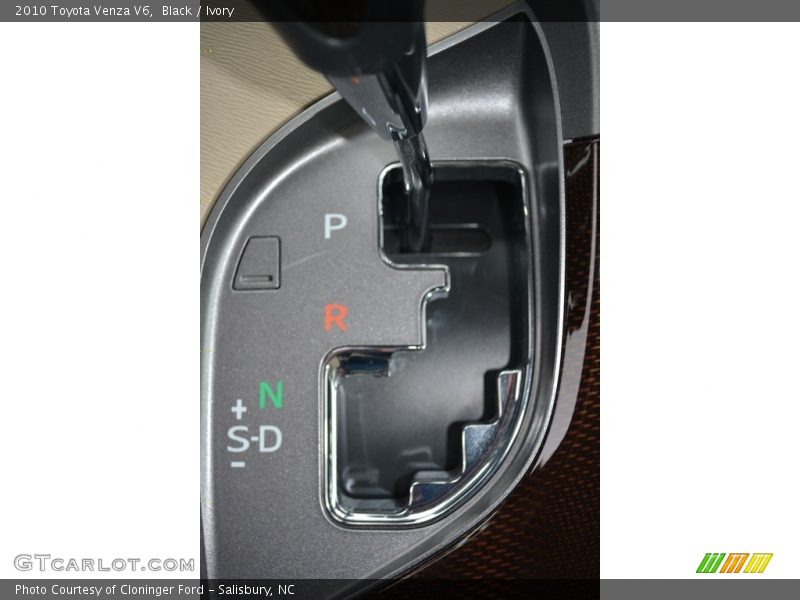 Black / Ivory 2010 Toyota Venza V6