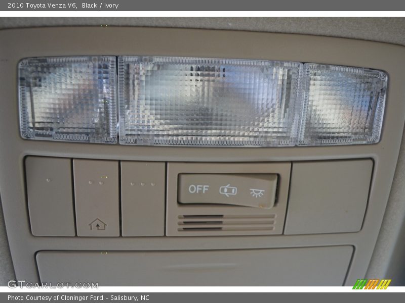 Black / Ivory 2010 Toyota Venza V6