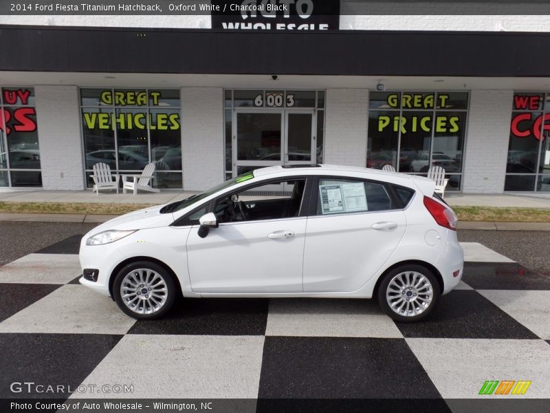 Oxford White / Charcoal Black 2014 Ford Fiesta Titanium Hatchback