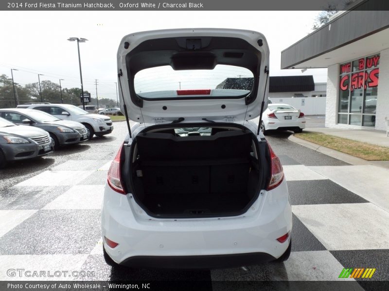 Oxford White / Charcoal Black 2014 Ford Fiesta Titanium Hatchback