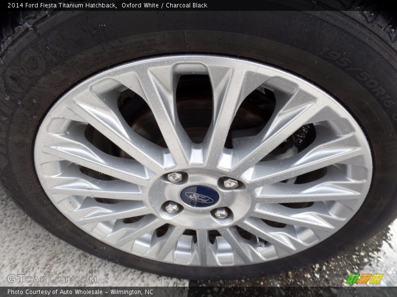 Oxford White / Charcoal Black 2014 Ford Fiesta Titanium Hatchback