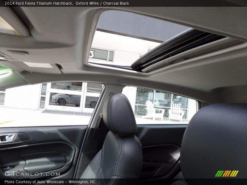 Oxford White / Charcoal Black 2014 Ford Fiesta Titanium Hatchback