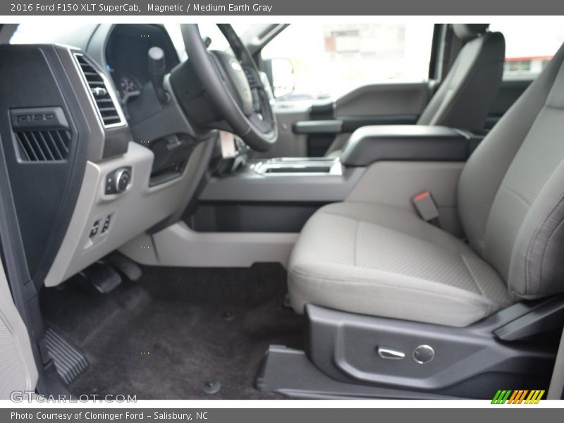 Magnetic / Medium Earth Gray 2016 Ford F150 XLT SuperCab