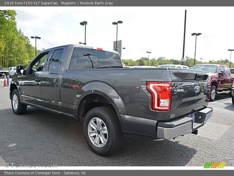Magnetic / Medium Earth Gray 2016 Ford F150 XLT SuperCab