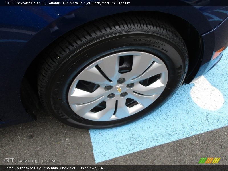 Atlantis Blue Metallic / Jet Black/Medium Titanium 2013 Chevrolet Cruze LS