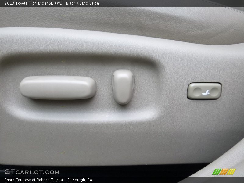 Black / Sand Beige 2013 Toyota Highlander SE 4WD