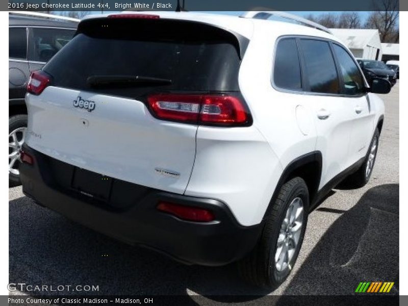 Bright White / Black 2016 Jeep Cherokee Latitude 4x4