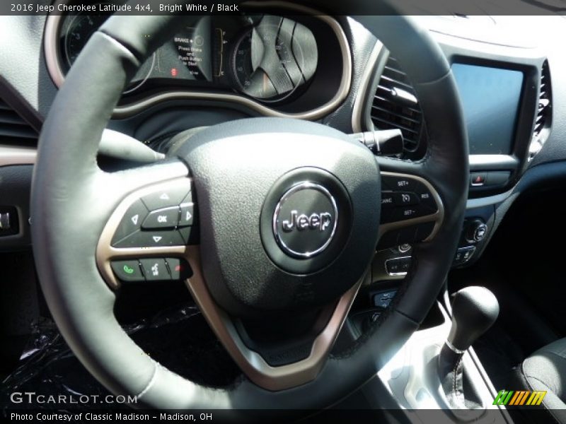 Bright White / Black 2016 Jeep Cherokee Latitude 4x4