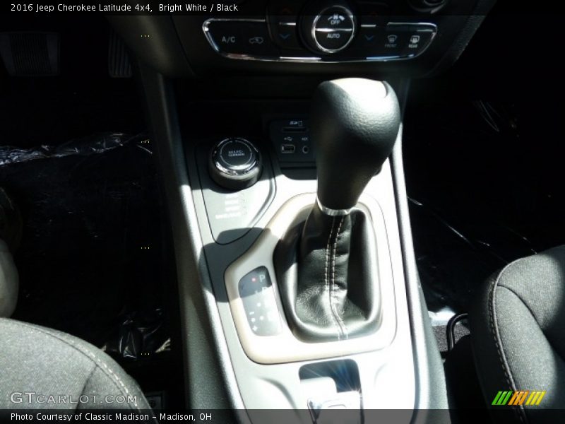 Bright White / Black 2016 Jeep Cherokee Latitude 4x4