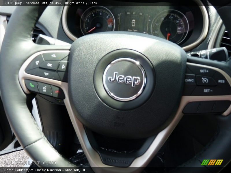 Bright White / Black 2016 Jeep Cherokee Latitude 4x4
