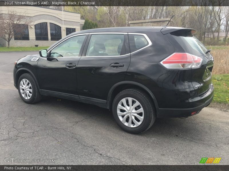 Magnetic Black / Charcoal 2016 Nissan Rogue S AWD