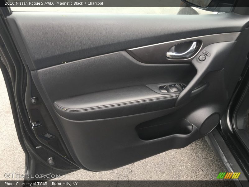 Magnetic Black / Charcoal 2016 Nissan Rogue S AWD