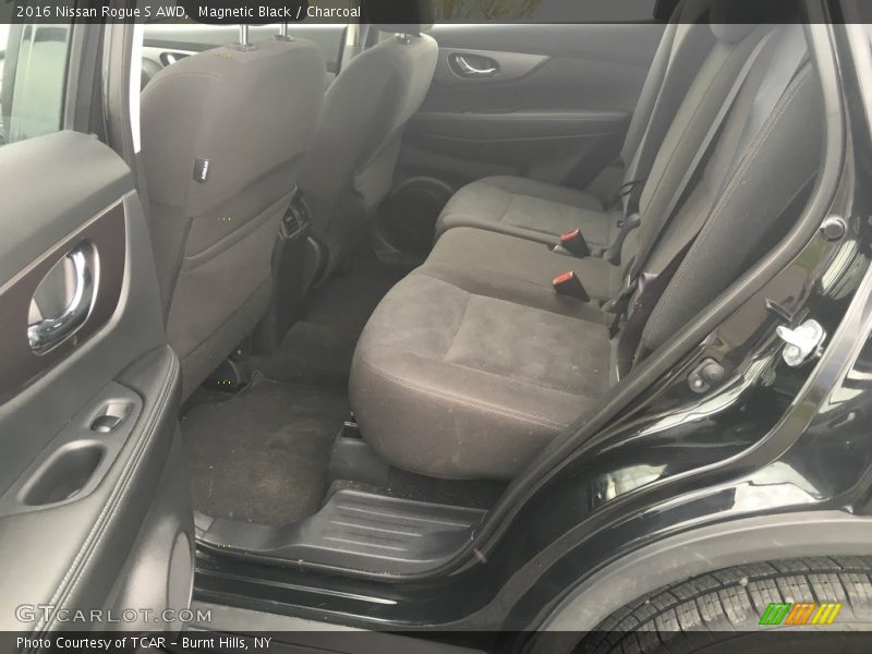 Magnetic Black / Charcoal 2016 Nissan Rogue S AWD