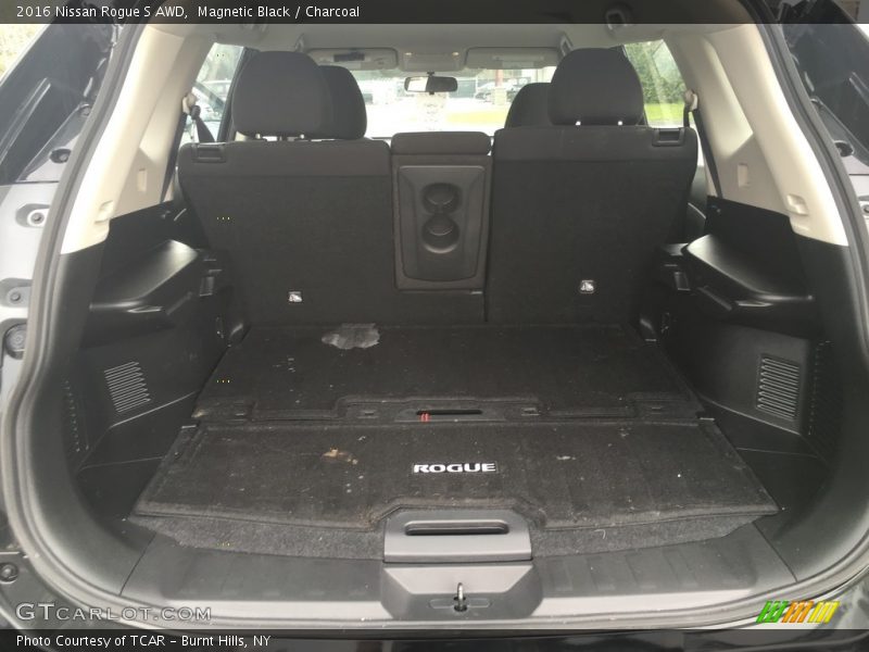 Magnetic Black / Charcoal 2016 Nissan Rogue S AWD