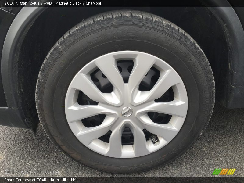 Magnetic Black / Charcoal 2016 Nissan Rogue S AWD