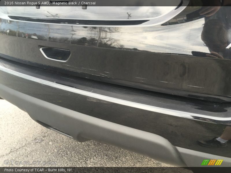 Magnetic Black / Charcoal 2016 Nissan Rogue S AWD