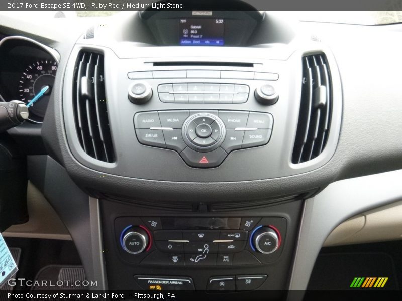 Controls of 2017 Escape SE 4WD