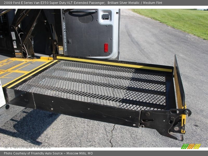 Brilliant Silver Metallic / Medium Flint 2009 Ford E Series Van E350 Super Duty XLT Extended Passenger