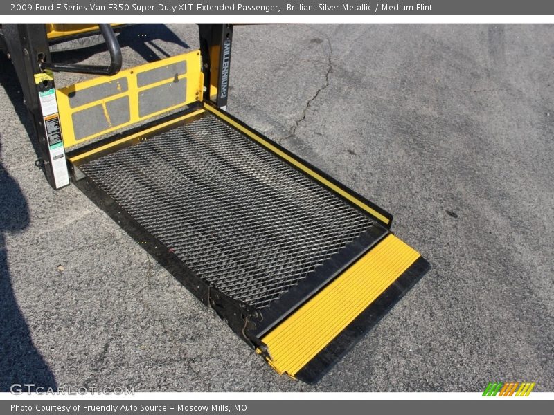 Brilliant Silver Metallic / Medium Flint 2009 Ford E Series Van E350 Super Duty XLT Extended Passenger