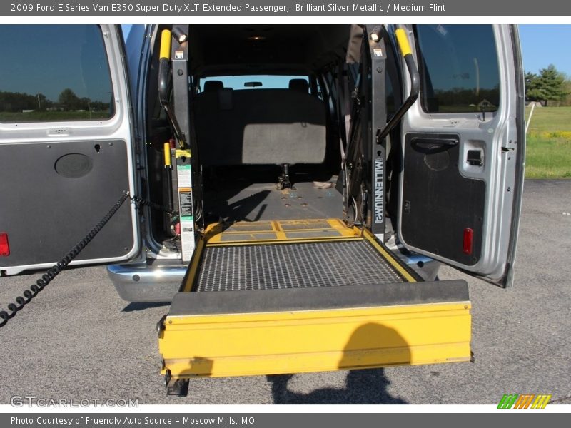 Brilliant Silver Metallic / Medium Flint 2009 Ford E Series Van E350 Super Duty XLT Extended Passenger