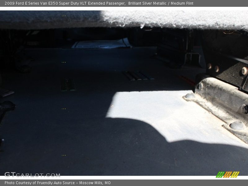 Brilliant Silver Metallic / Medium Flint 2009 Ford E Series Van E350 Super Duty XLT Extended Passenger